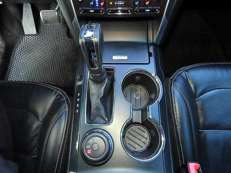 Ford Explorer — photo 10
