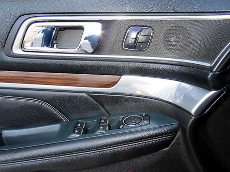Ford Explorer — photo 11