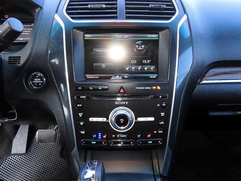 Ford Explorer — photo 12