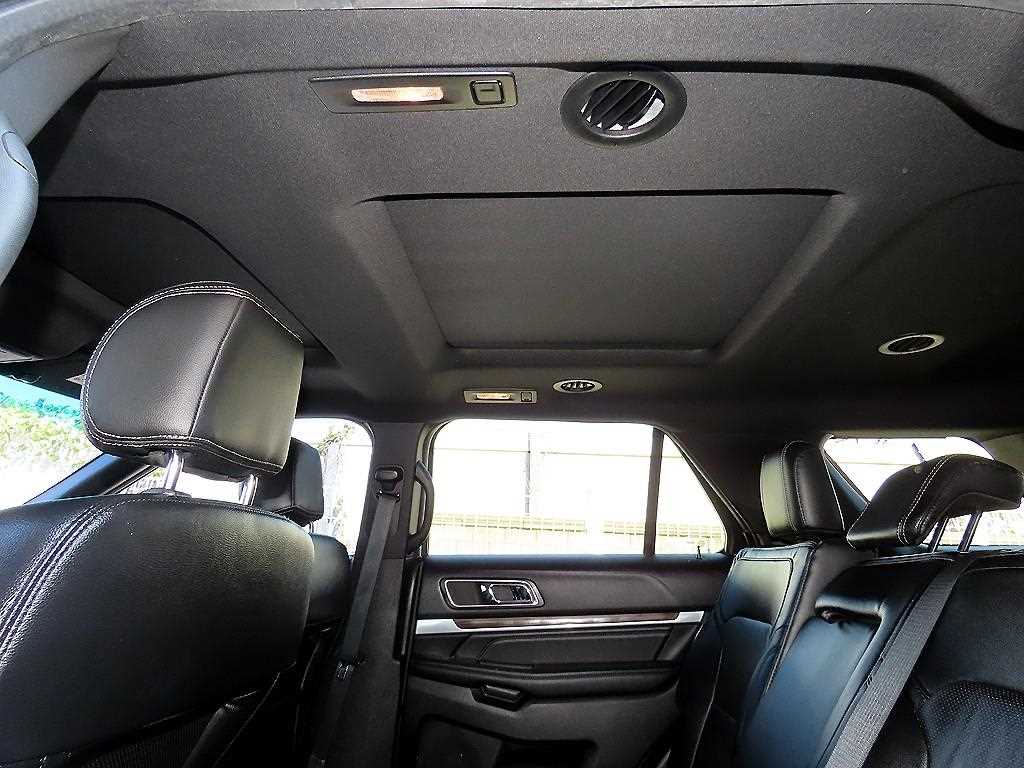 Ford Explorer — photo 16