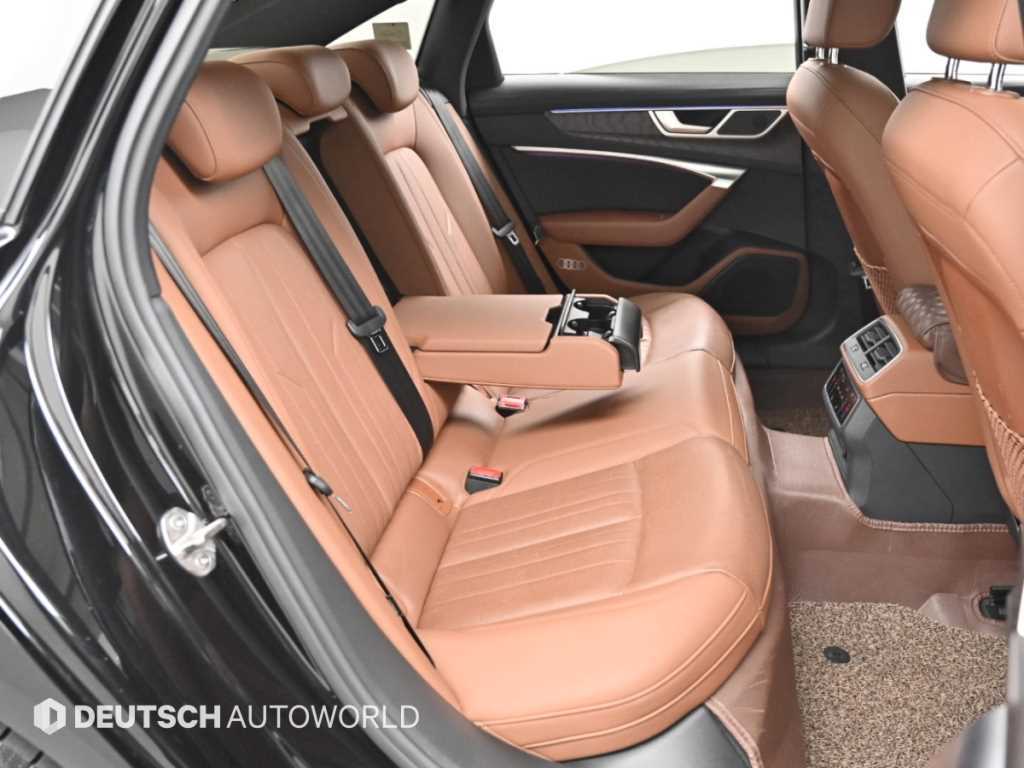 Audi A6 — photo 12