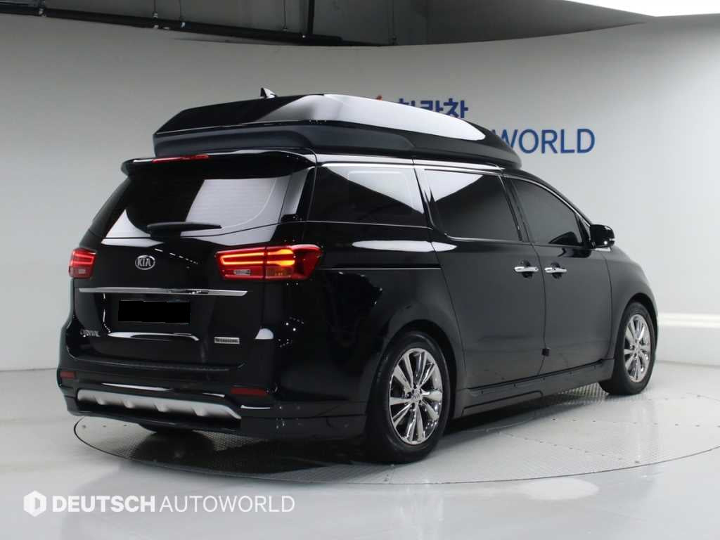 Kia Carnival — photo 02