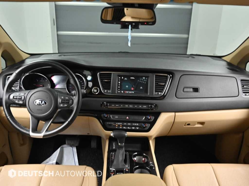 Kia Carnival — photo 07