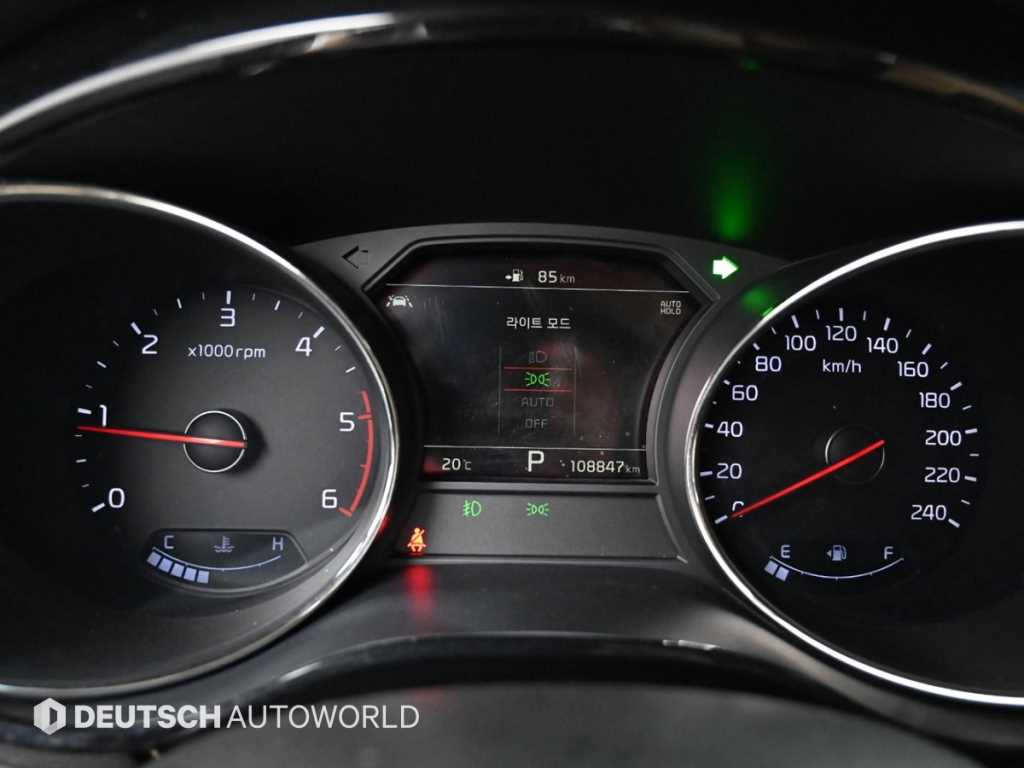 Kia Carnival — photo 08
