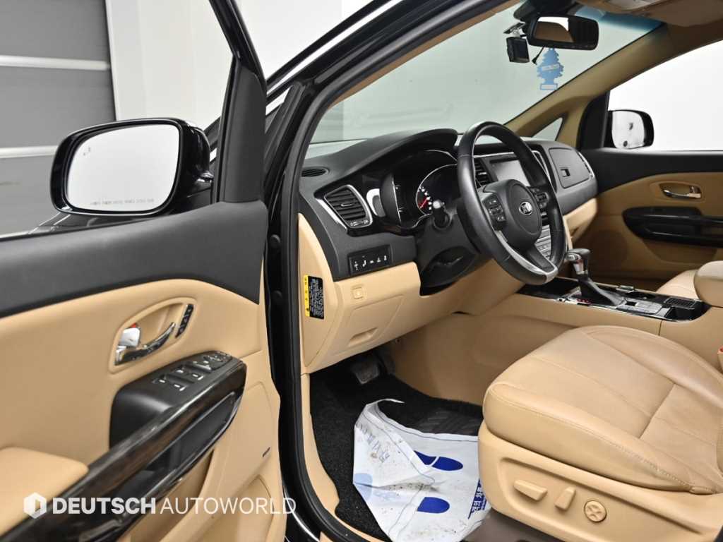 Kia Carnival — photo 11