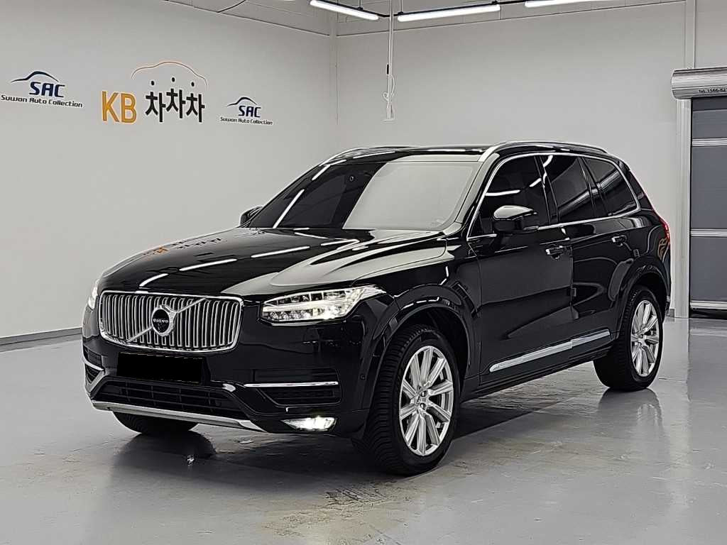Volvo XC90 — photo 01