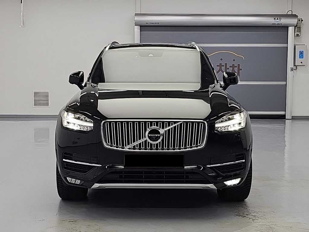 Volvo XC90 — photo 02