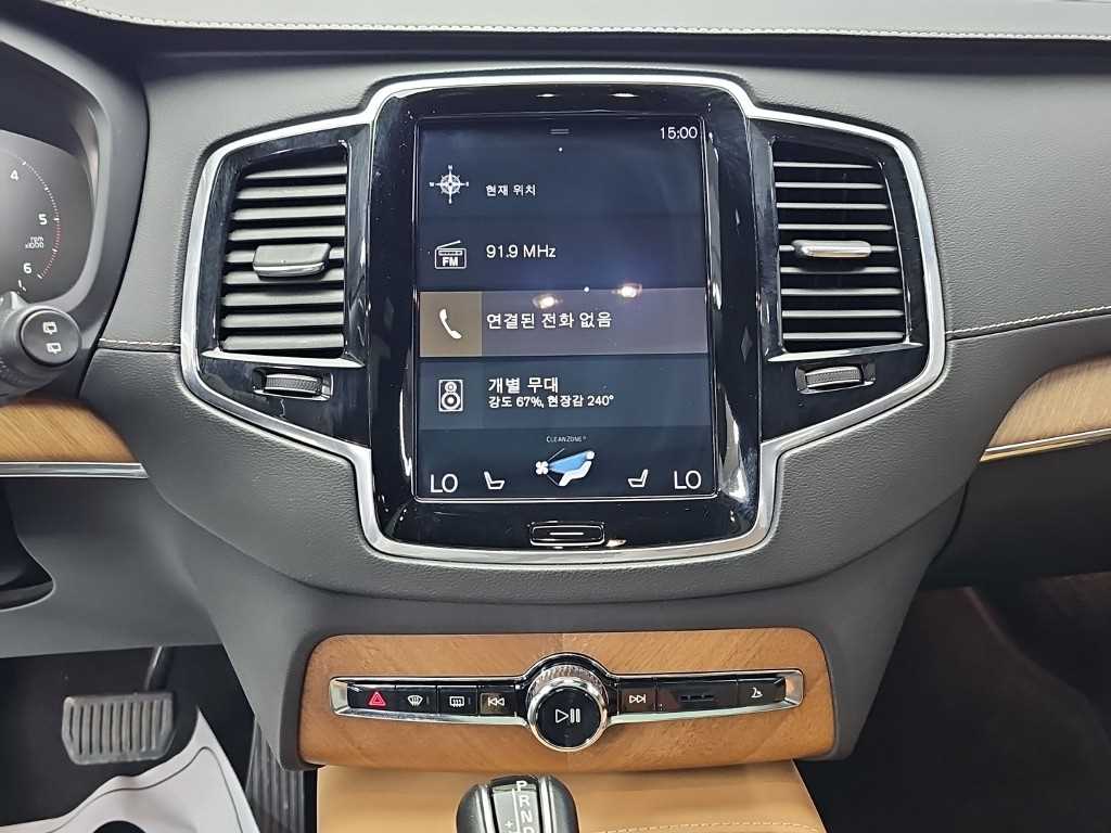 Volvo XC90 — photo 10