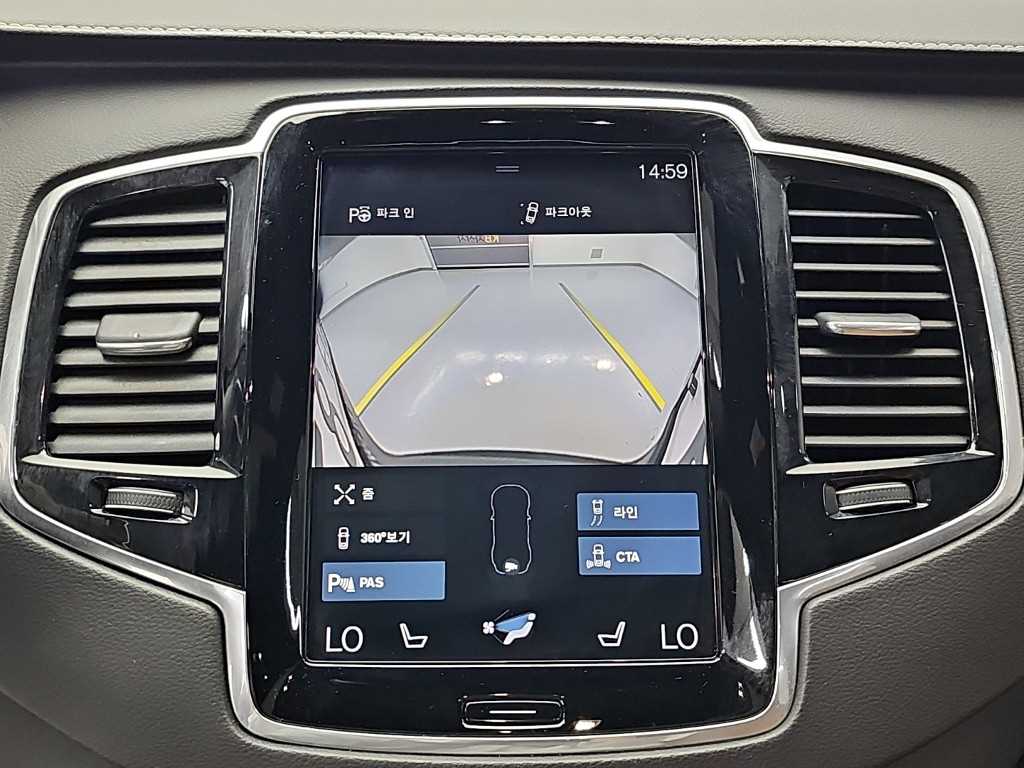 Volvo XC90 — photo 16