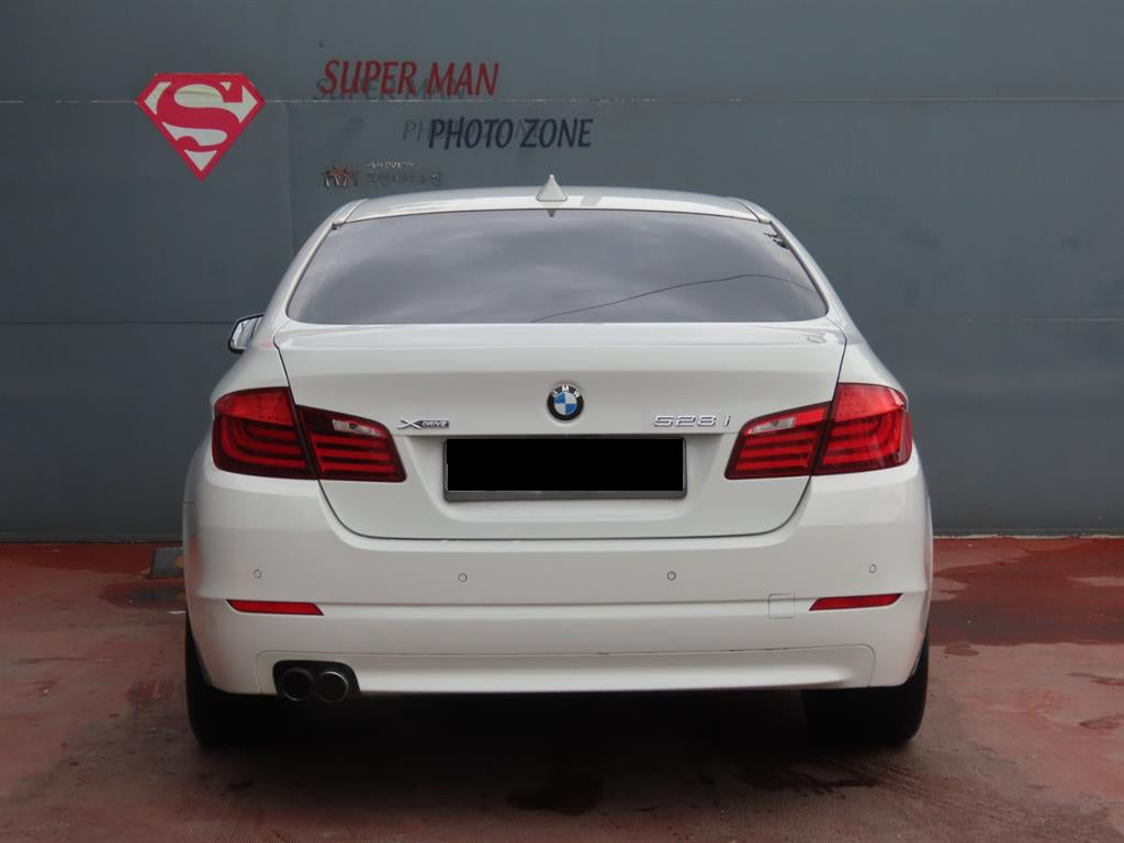 BMW 5-Series — photo 04
