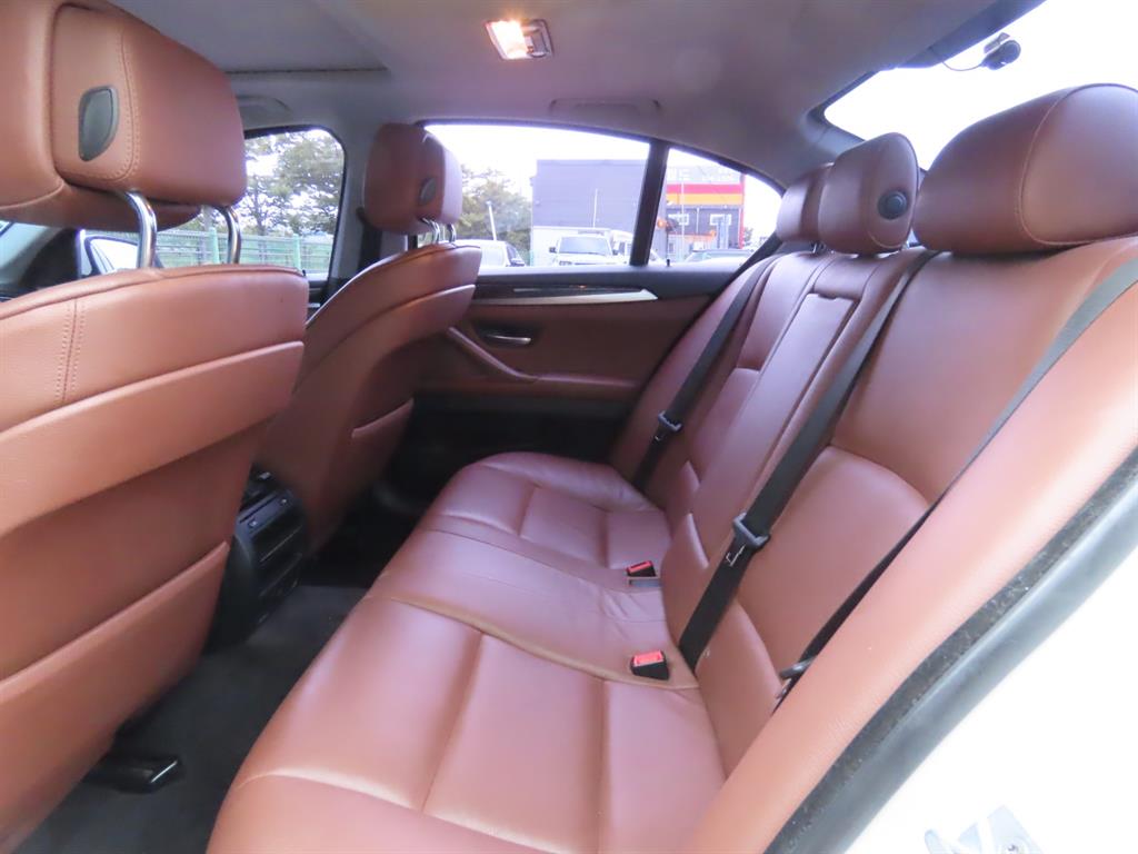 BMW 5-Series — photo 06