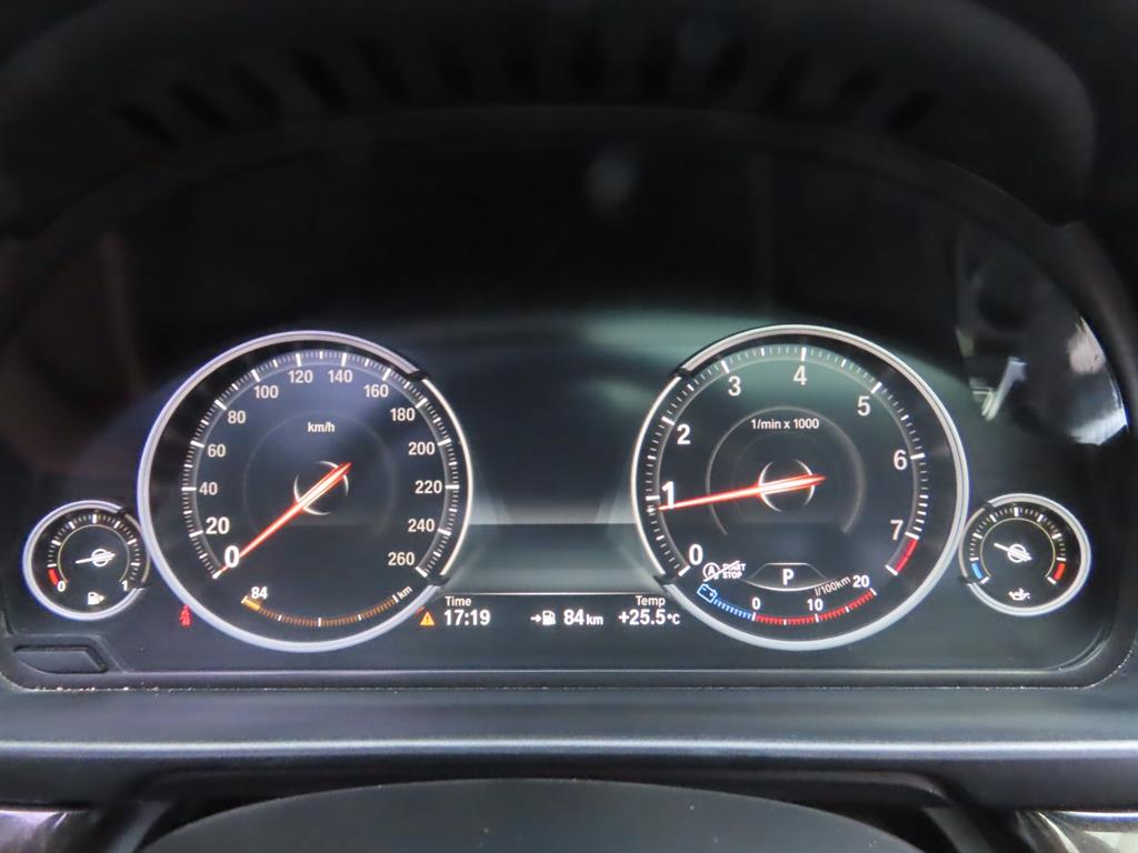 BMW 5-Series — photo 09