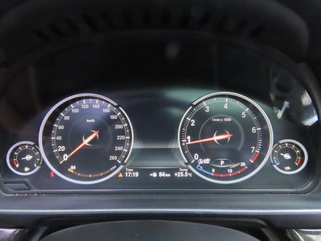 BMW 5-Series — photo 09