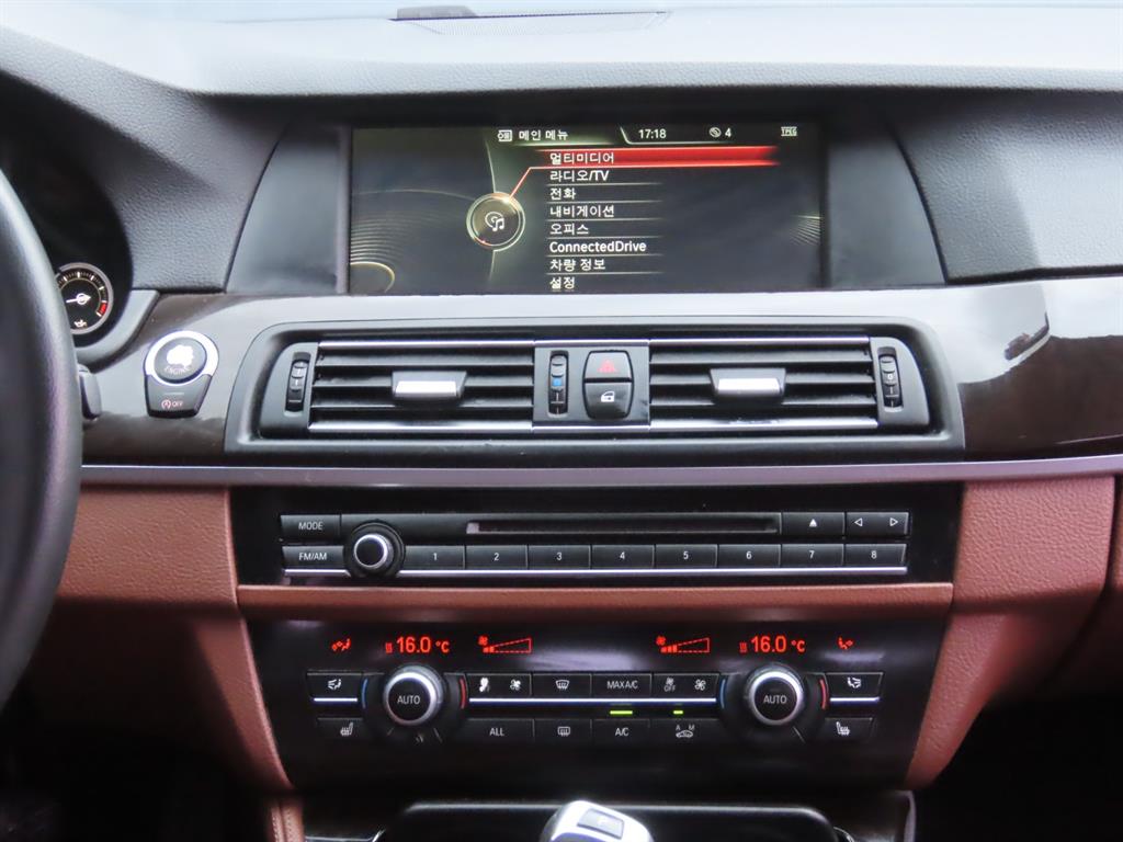 BMW 5-Series — photo 11
