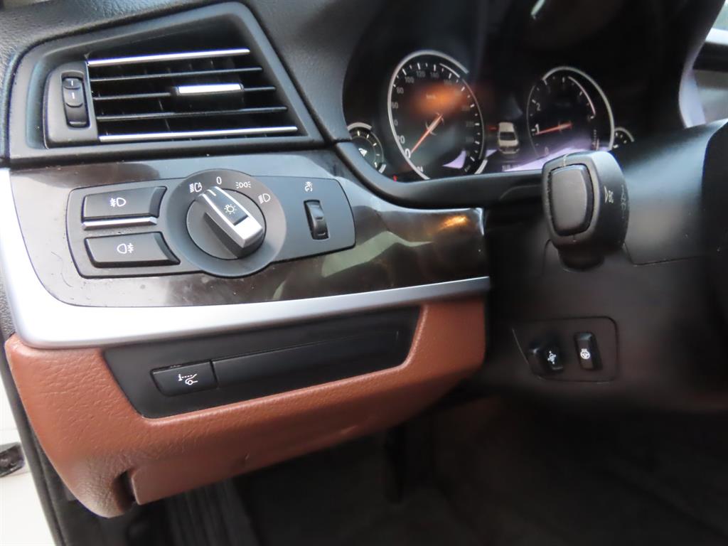 BMW 5-Series — photo 14
