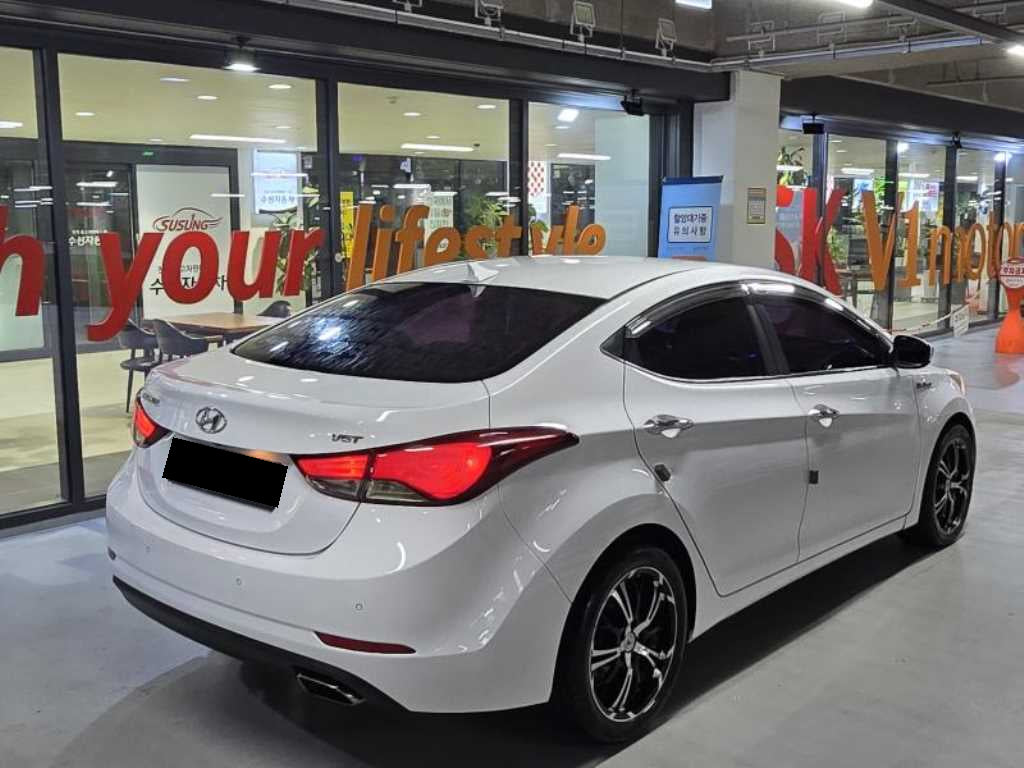 Hyundai Avante — photo 04
