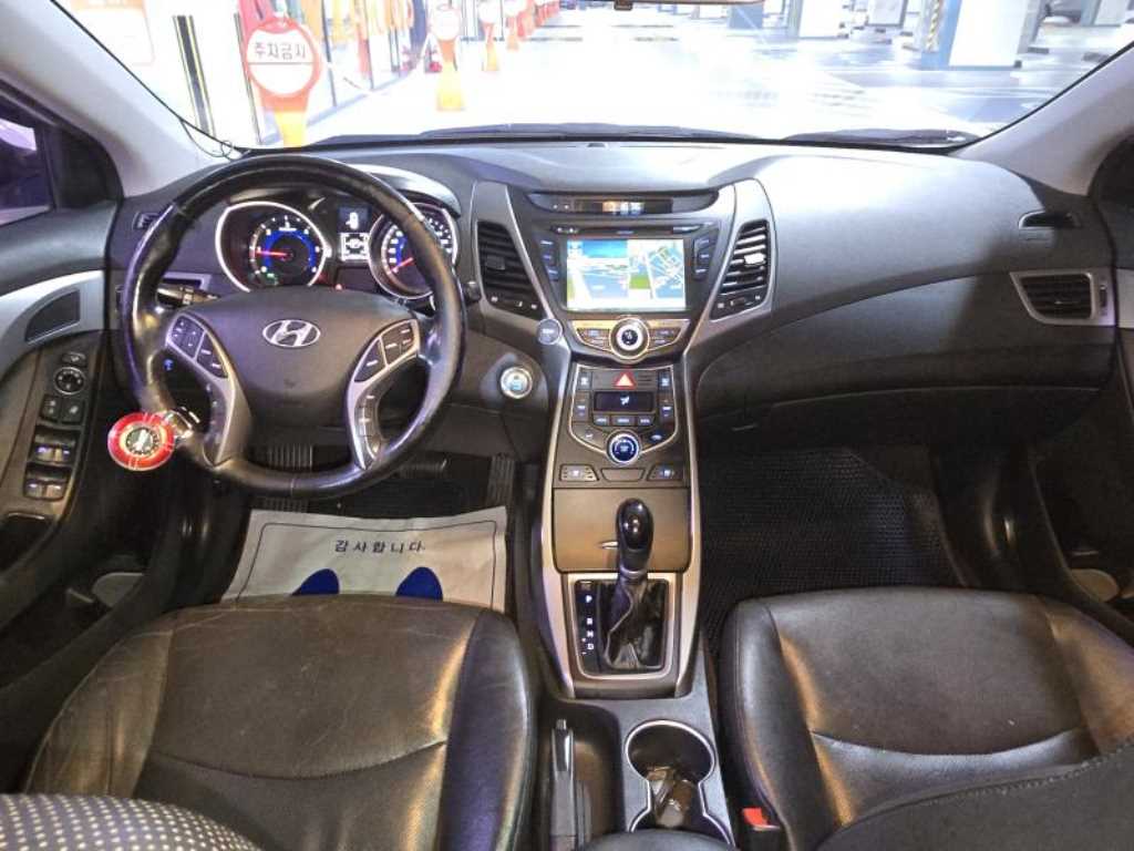 Hyundai Avante — photo 06