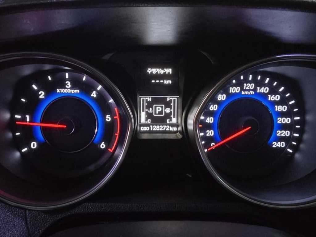 Hyundai Avante — photo 10