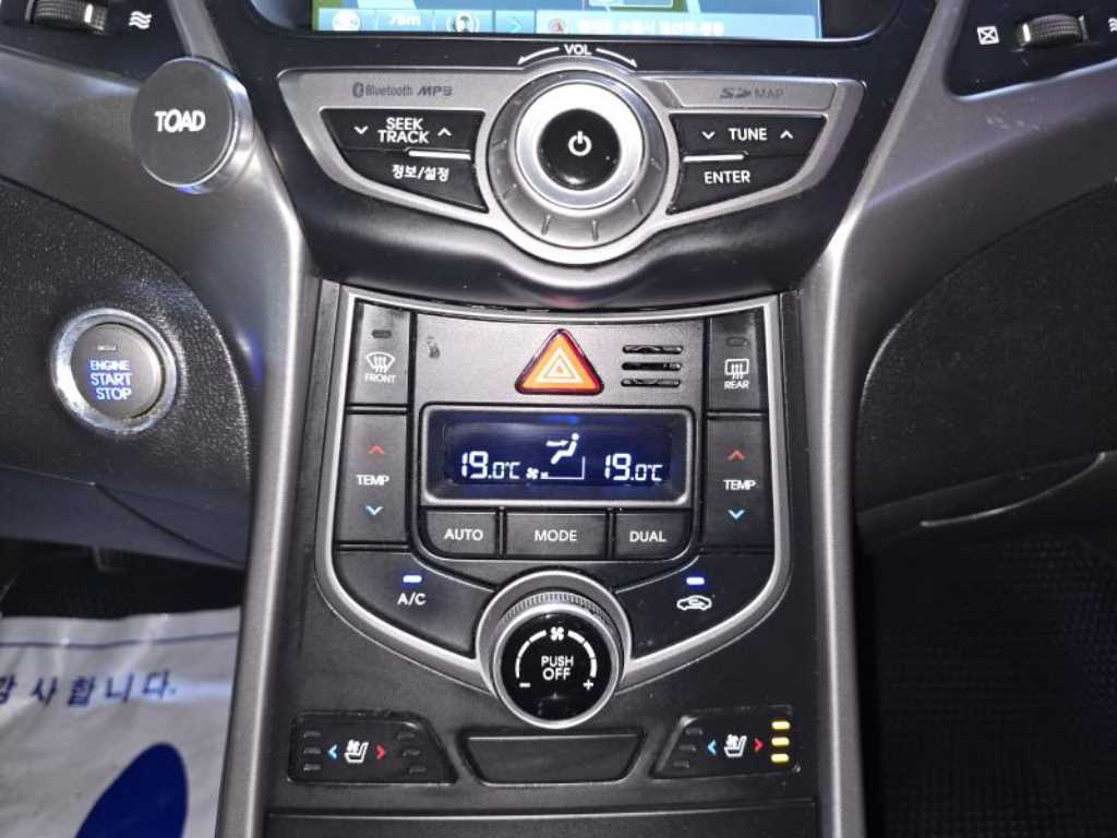 Hyundai Avante — photo 15