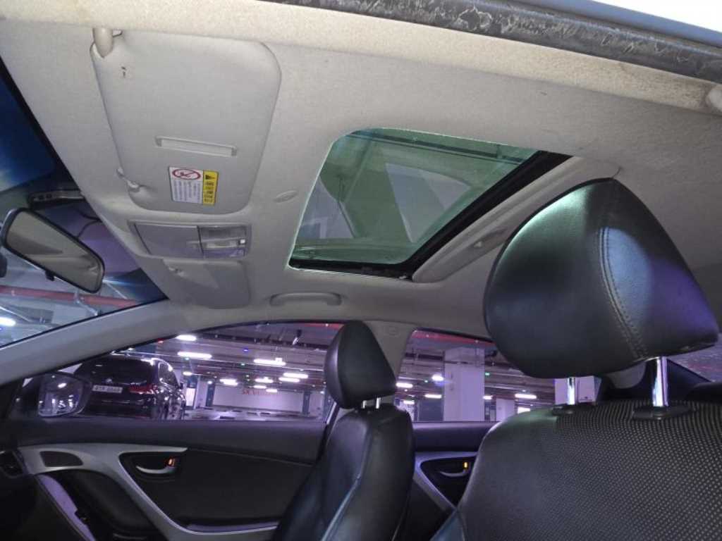 Hyundai Avante — photo 17