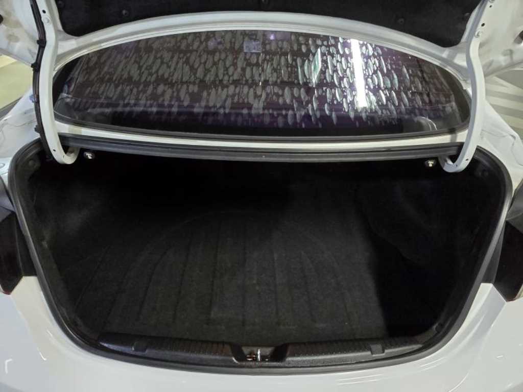 Hyundai Avante — photo 18