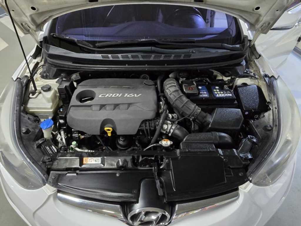 Hyundai Avante — photo 19