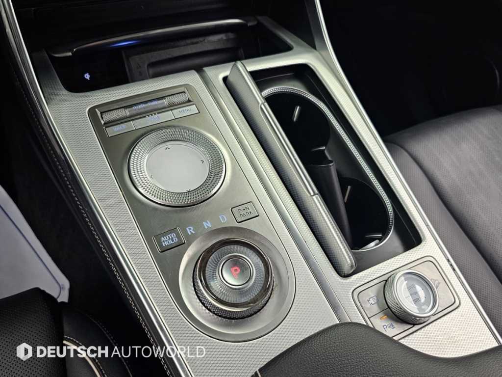 Genesis GV80 — photo 09