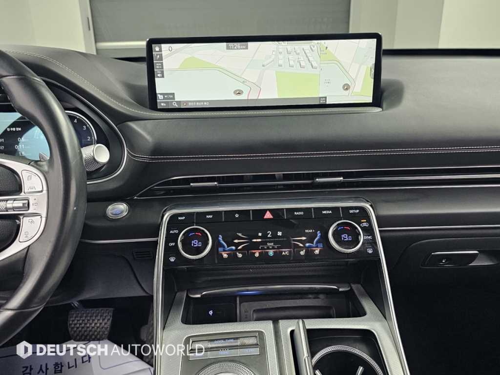Genesis GV80 — photo 14