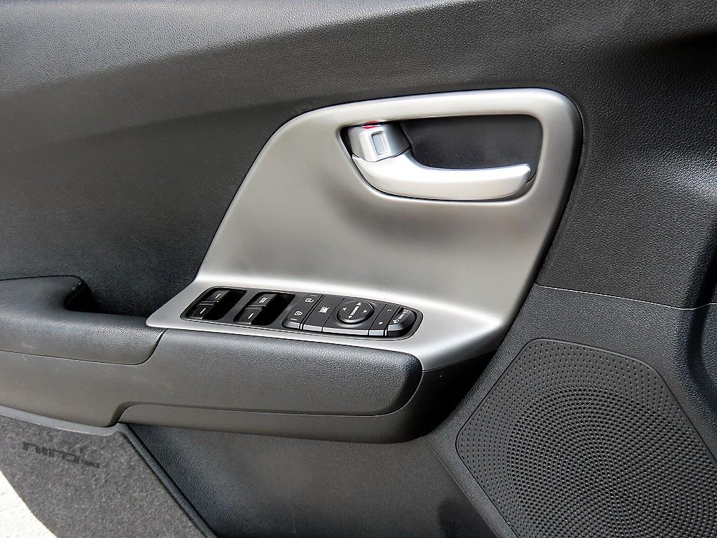 Kia Niro — photo 11