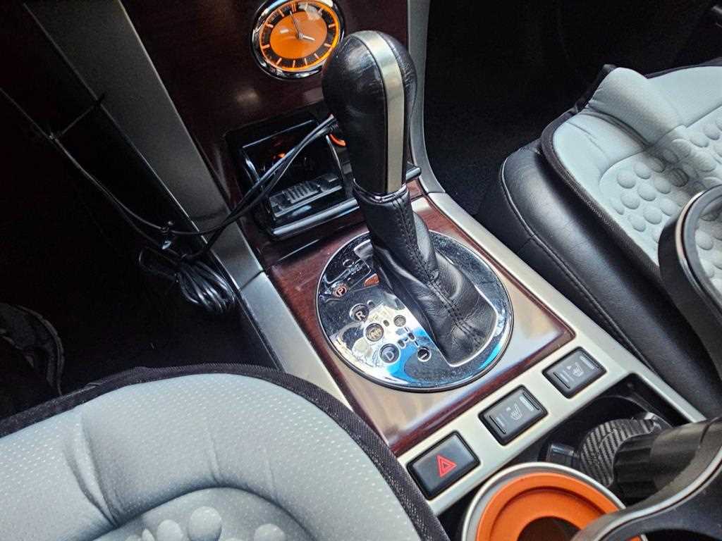 Infiniti FX — photo 10