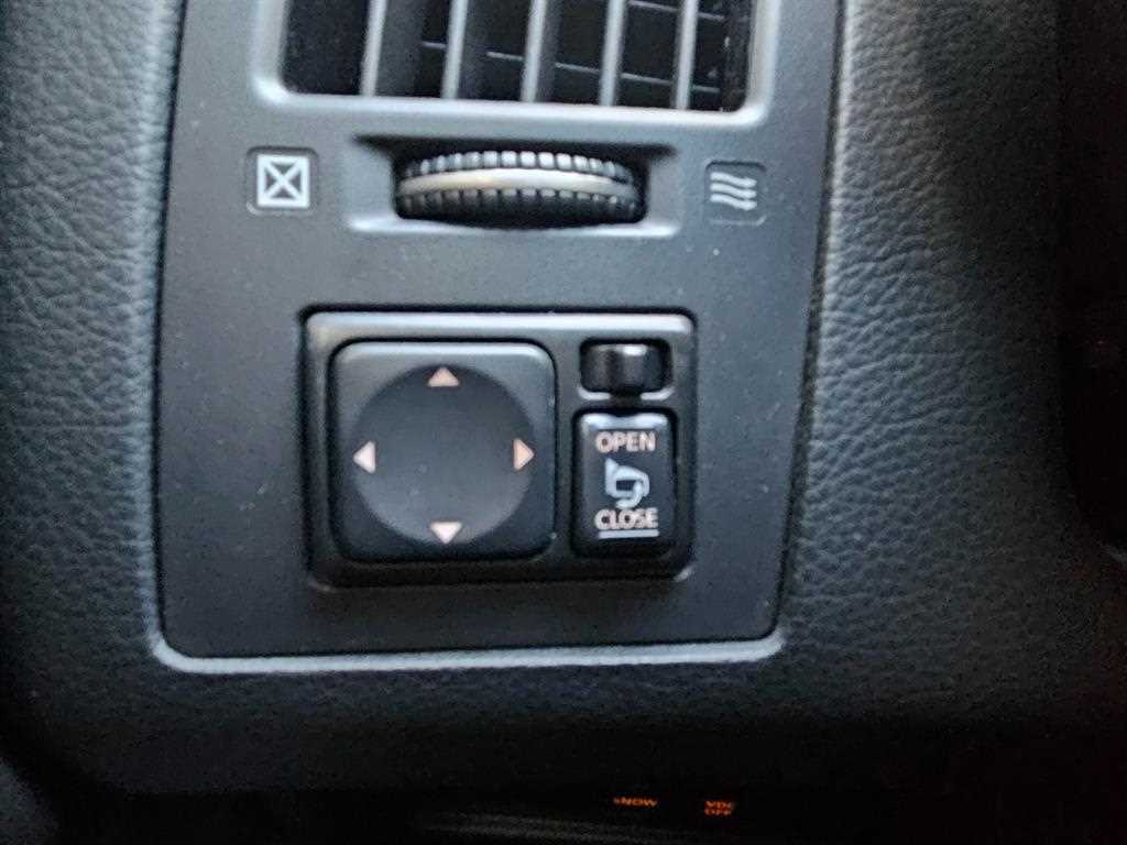 Infiniti FX — photo 11
