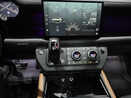 Land Rover Defender — photo 09
