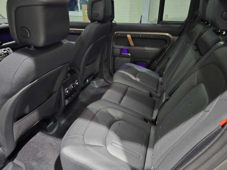Land Rover Defender — photo 12
