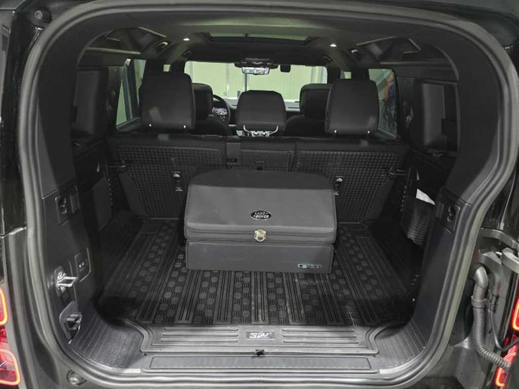 Land Rover Defender — photo 15