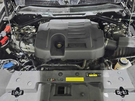Land Rover Defender — photo 16