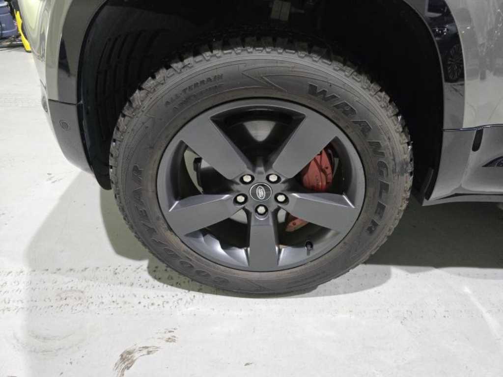 Land Rover Defender — photo 18