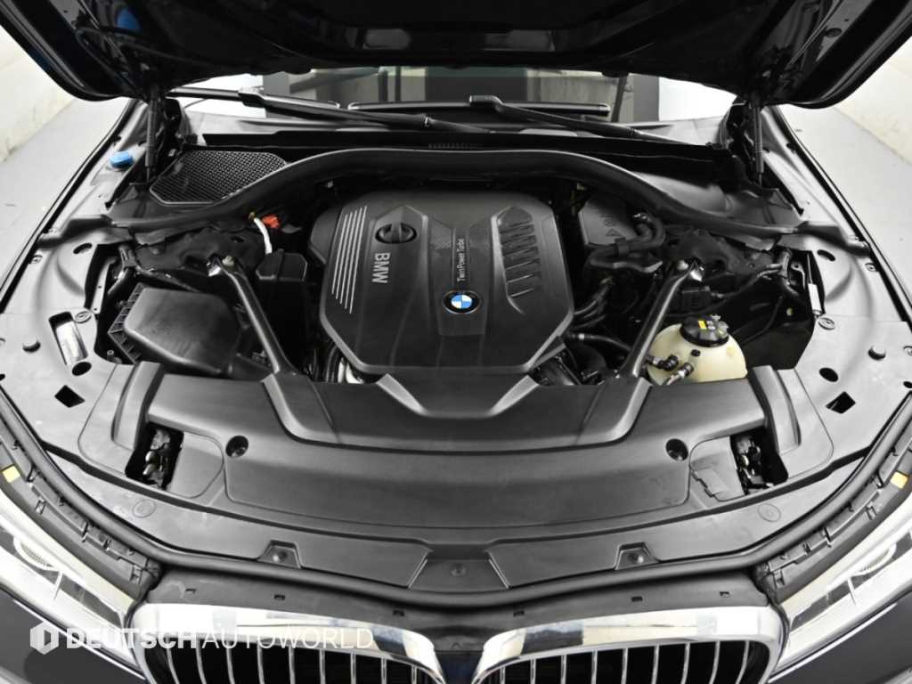 BMW 7-Series — photo 06