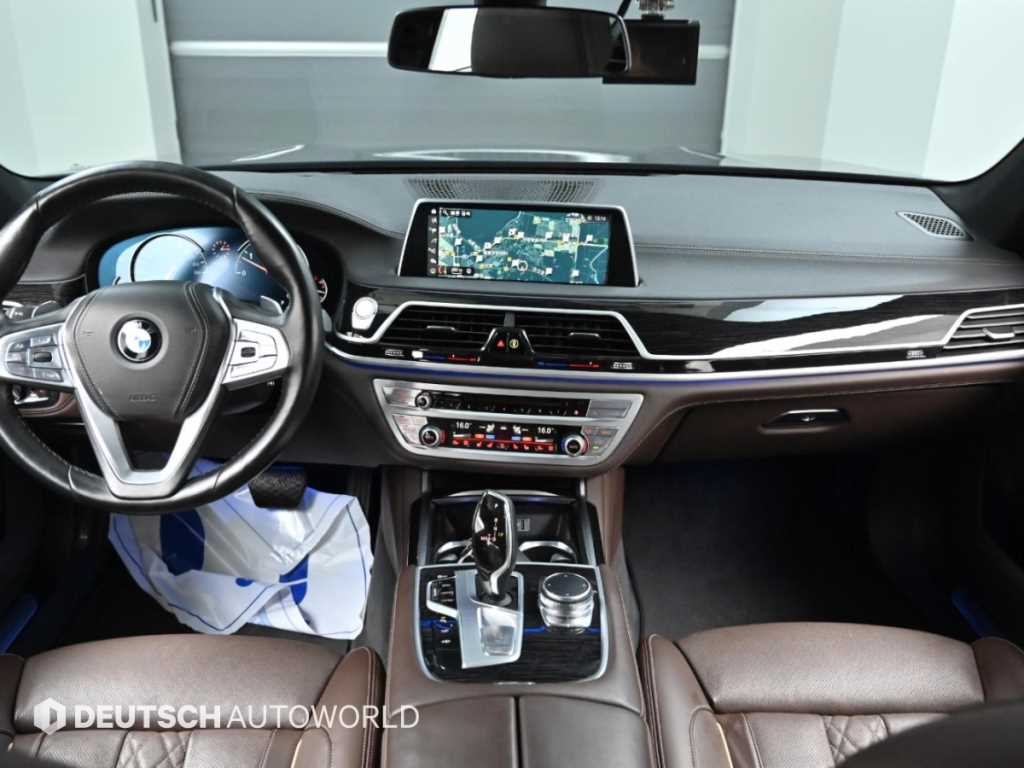 BMW 7-Series — photo 07