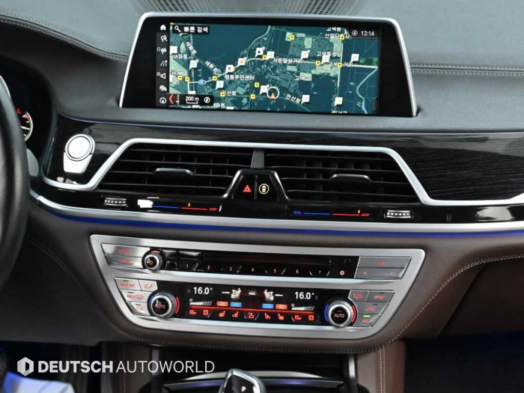 BMW 7-Series — photo 14