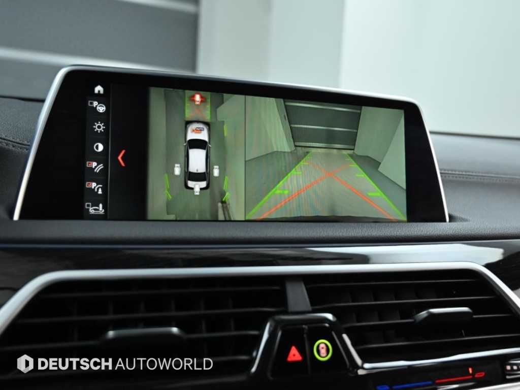 BMW 7-Series — photo 15