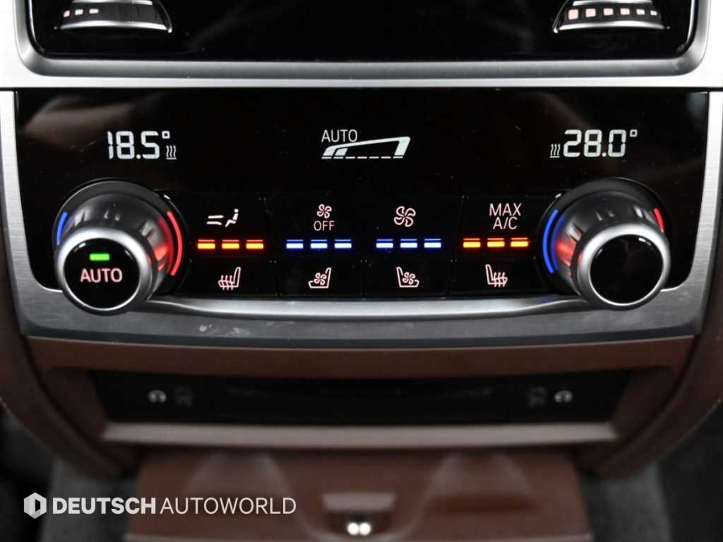 BMW 7-Series — photo 16