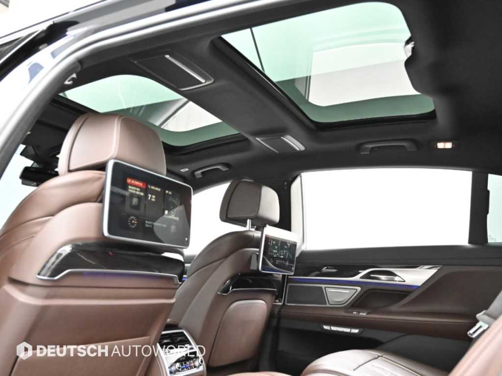 BMW 7-Series — photo 18