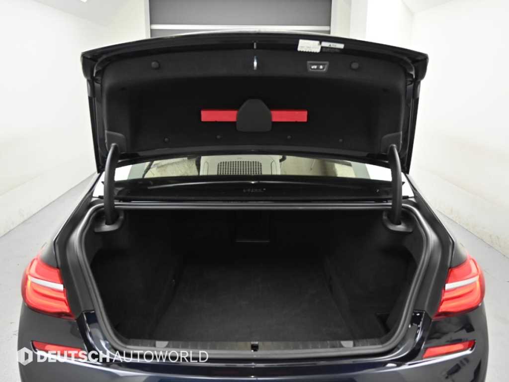 BMW 7-Series — photo 19