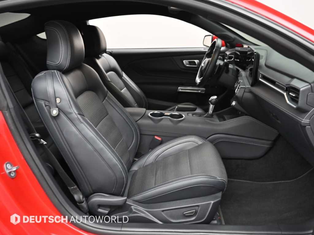 Ford Mustang — photo 10