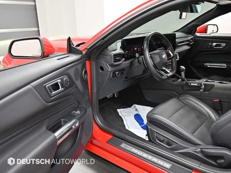 Ford Mustang — photo 11