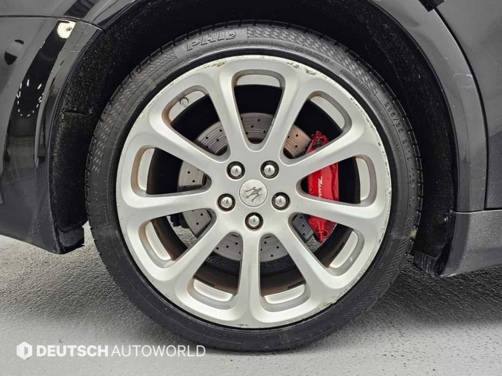Maserati Quattroporte — photo 05