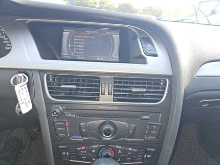Audi A4 — photo 08
