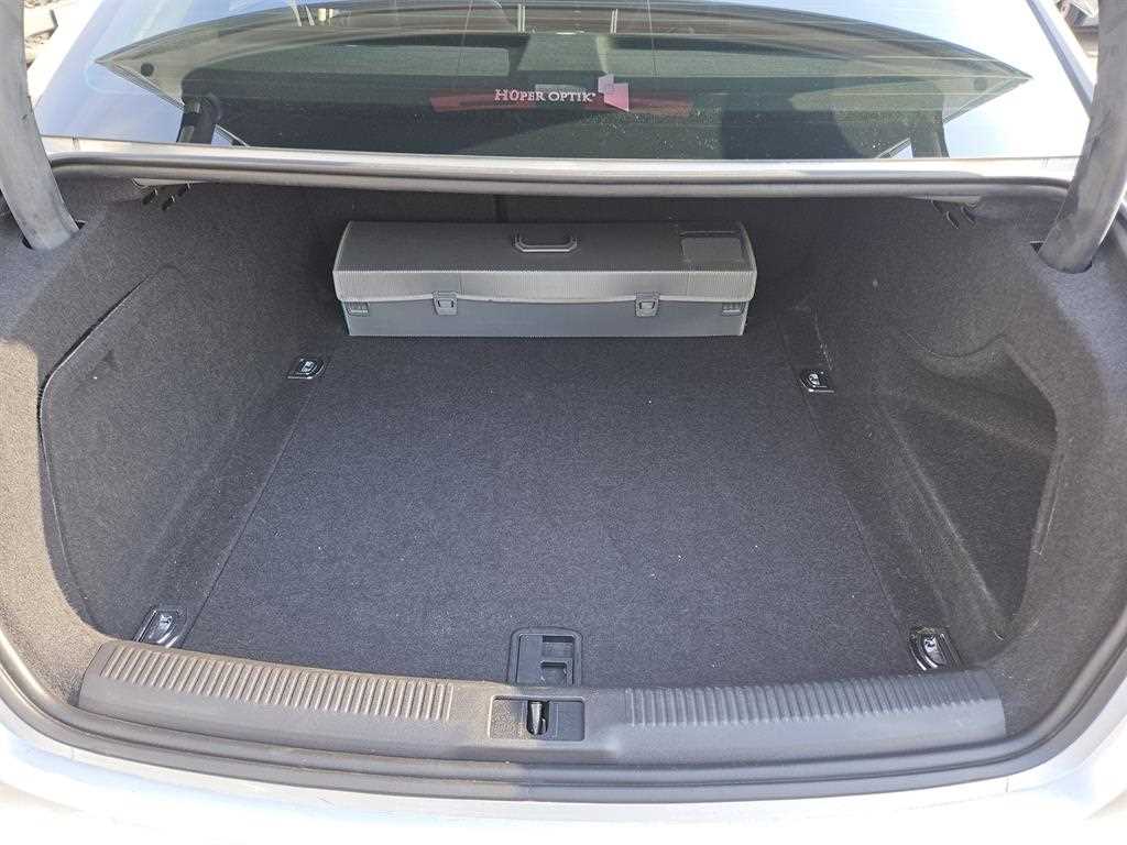Audi A4 — photo 19