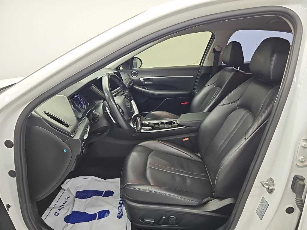 Hyundai Sonata — photo 11