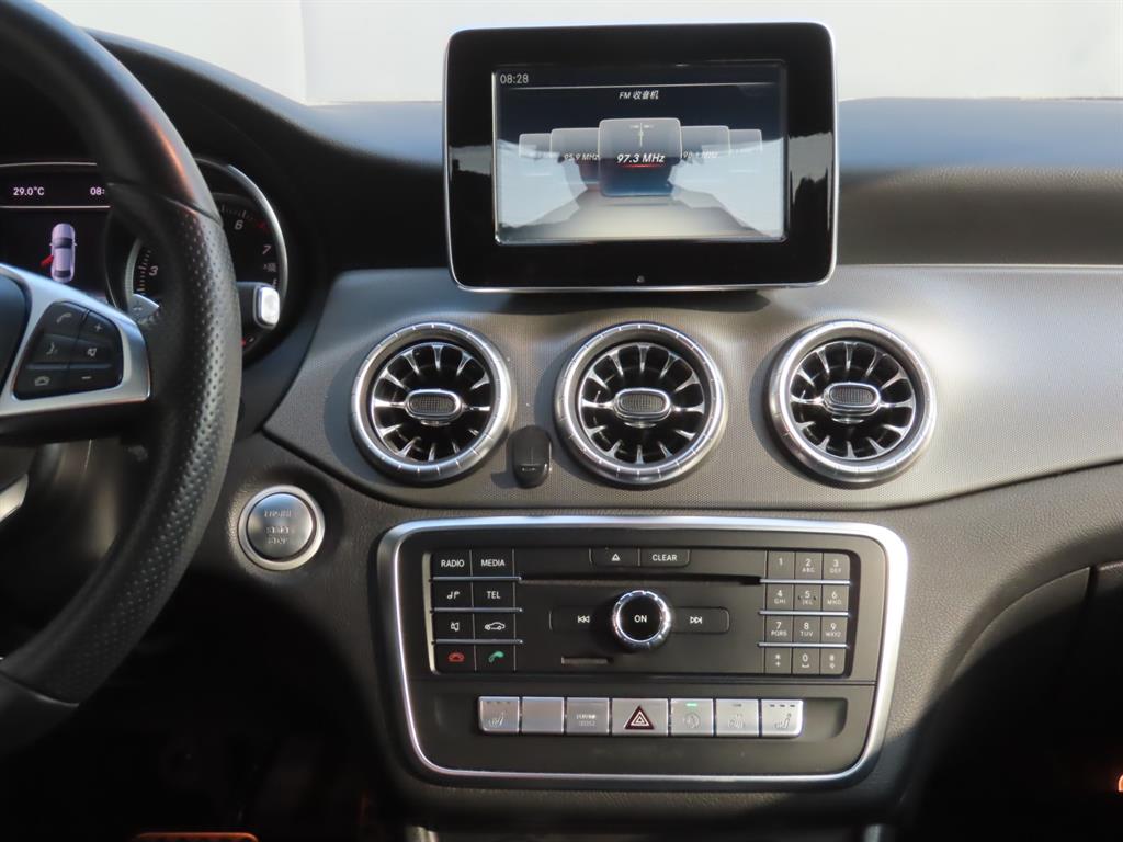 Mercedes-Benz CLA-Class — photo 10